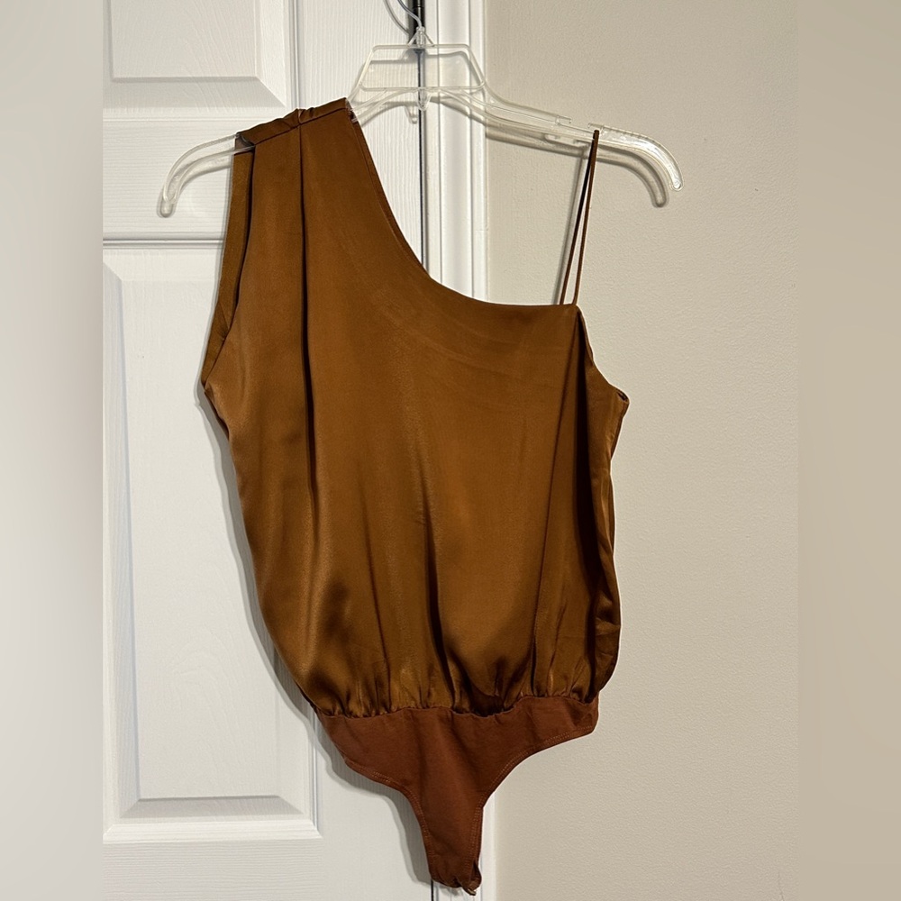 Le Lis Collection One Shoulder Silky Brown Bodysuit XS Women’s Top Blouse Shirt